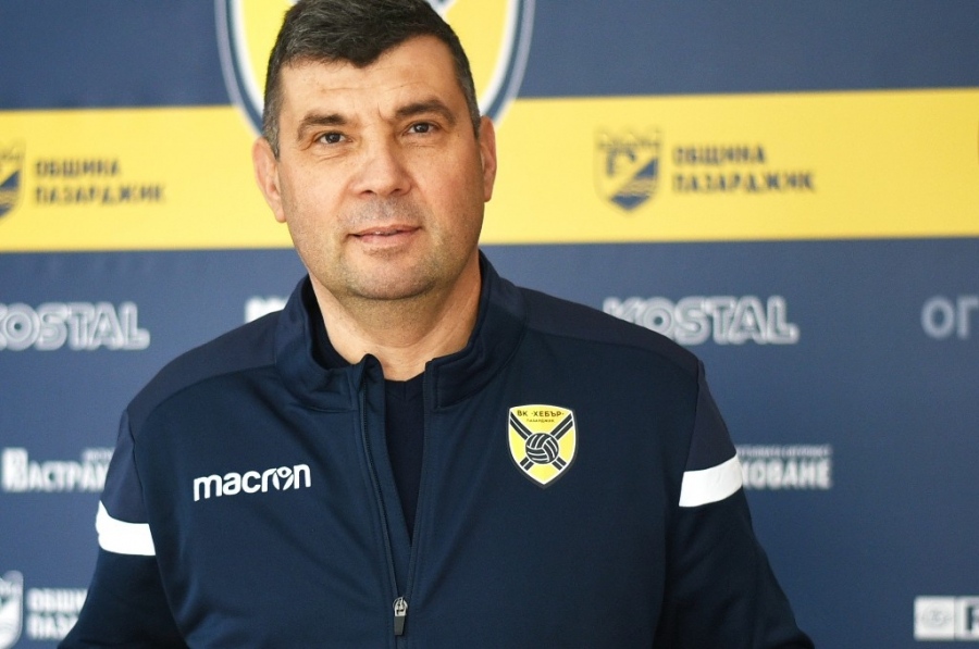 Драган Иванов прави треньорски дебют с Хебър в 1/4-финала за Купата